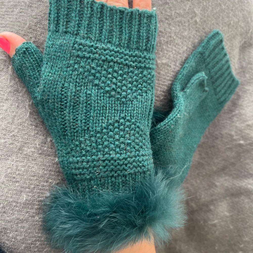 SHIRALEAH CHICAGO green Faye fingerless fur gloves NWT